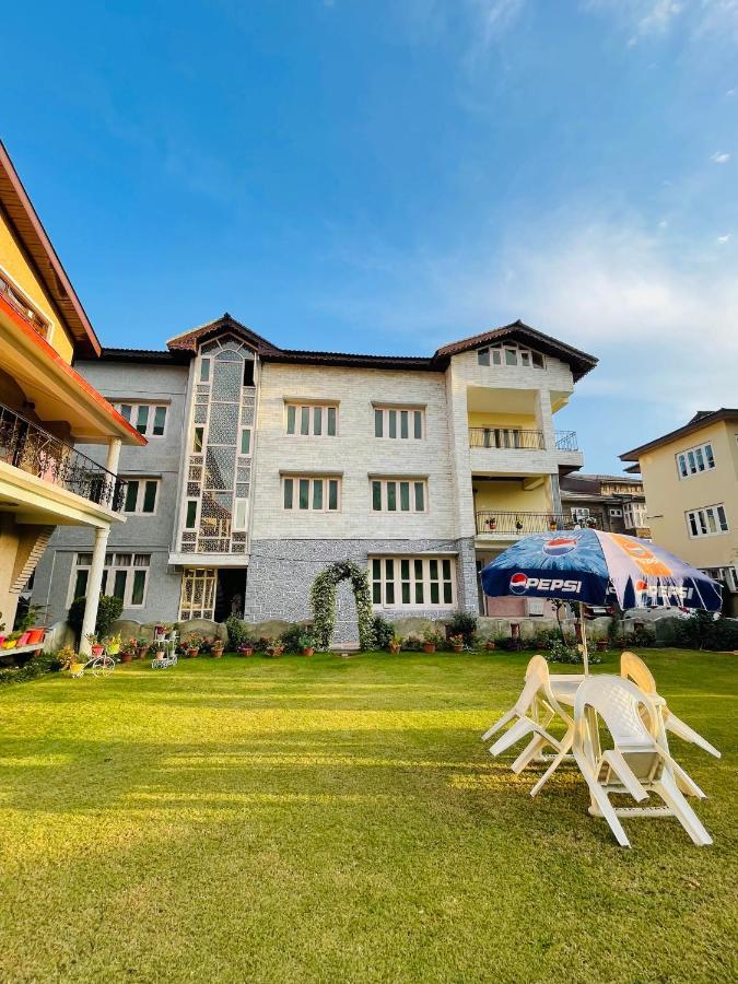 The Khayabaan - Luxurious Home Stay Away From Home Srinagar  Exterior photo