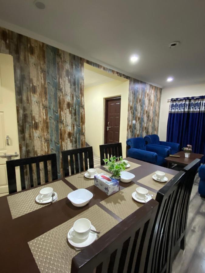 The Khayabaan - Luxurious Home Stay Away From Home Srinagar  Exterior photo