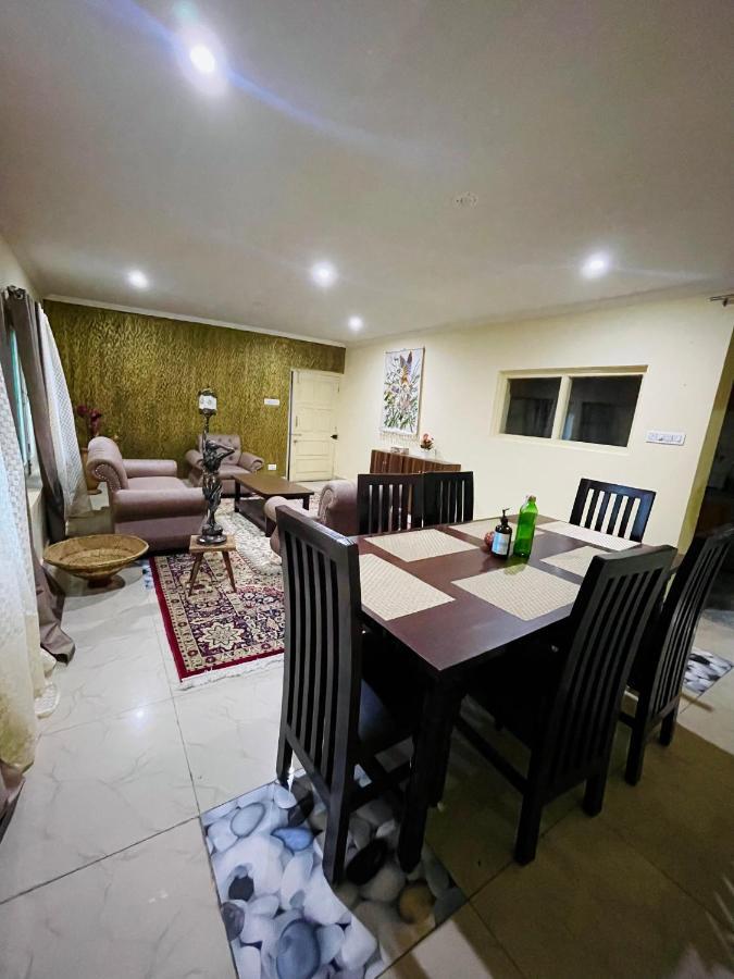 The Khayabaan - Luxurious Home Stay Away From Home Srinagar  Exterior photo