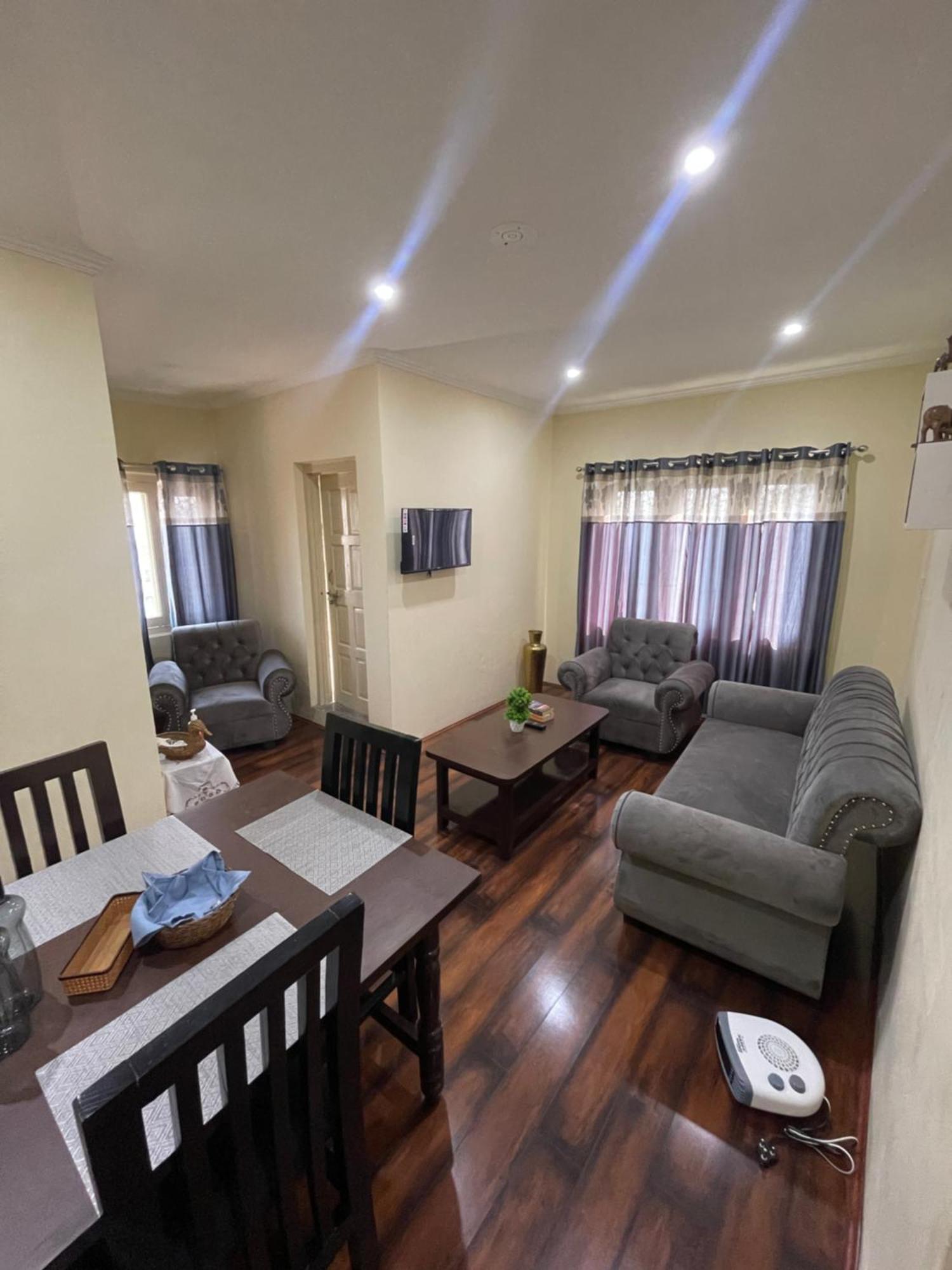 The Khayabaan - Luxurious Home Stay Away From Home Srinagar  Exterior photo