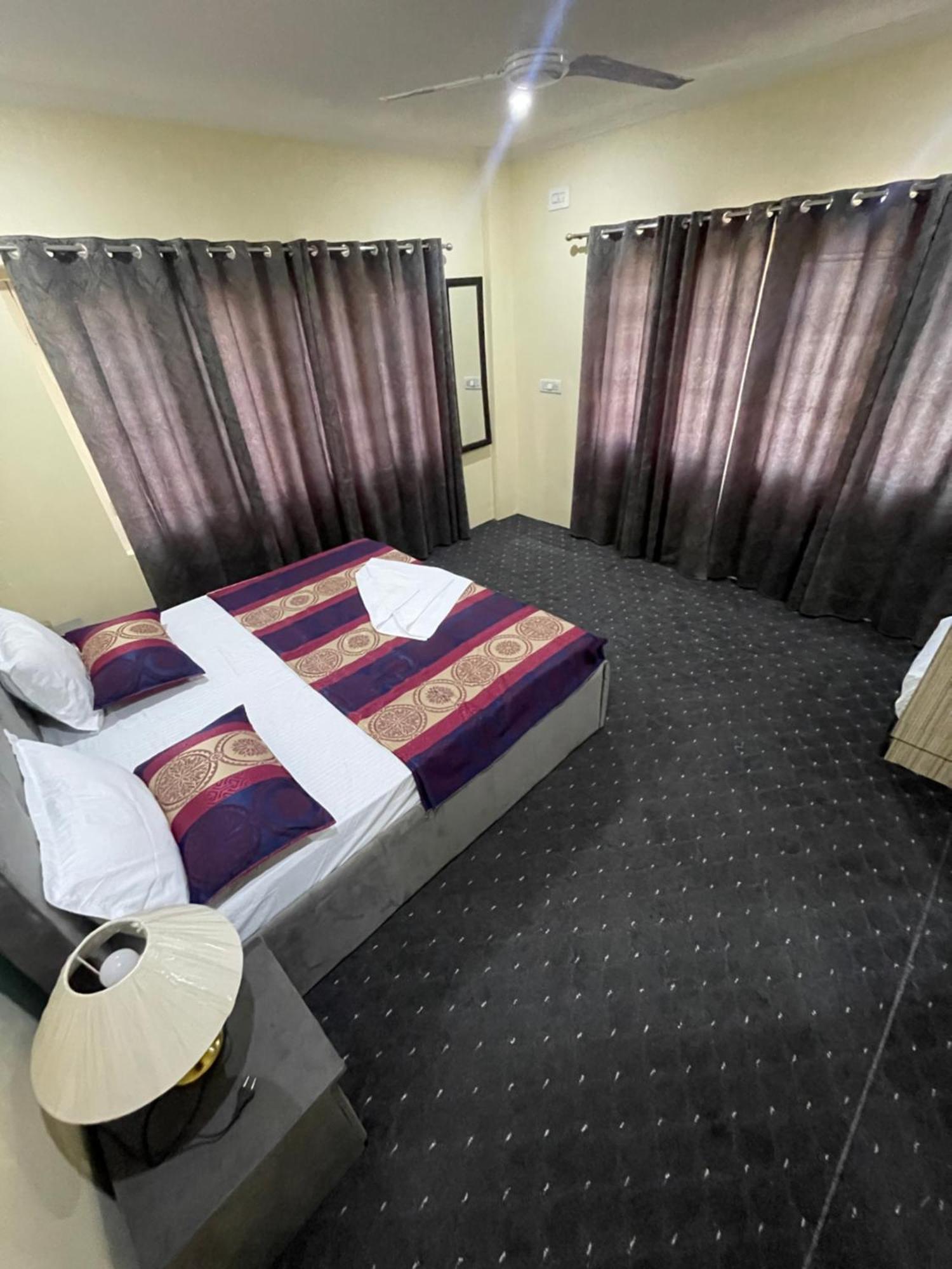 The Khayabaan - Luxurious Home Stay Away From Home Srinagar  Exterior photo