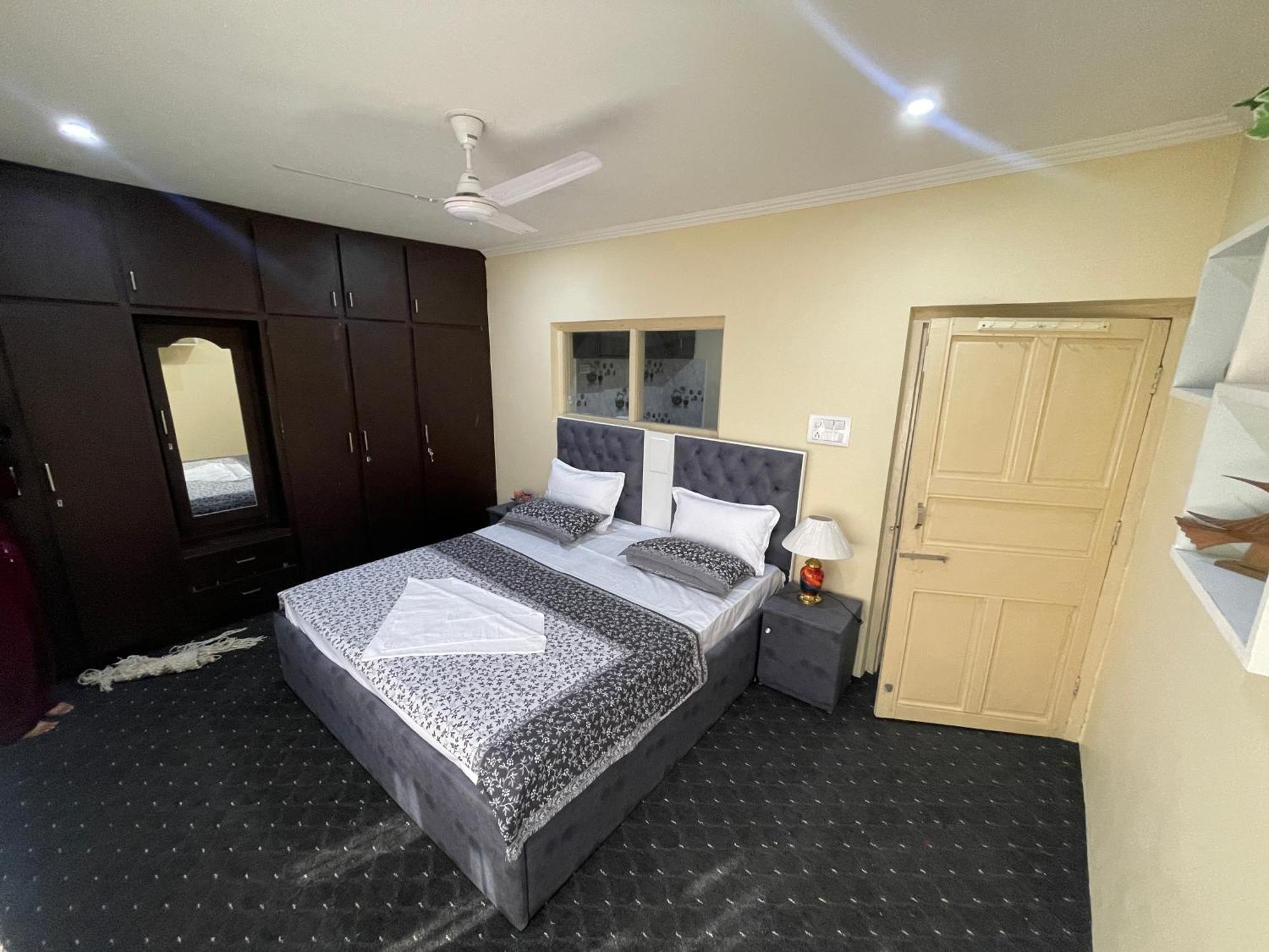 The Khayabaan - Luxurious Home Stay Away From Home Srinagar  Exterior photo