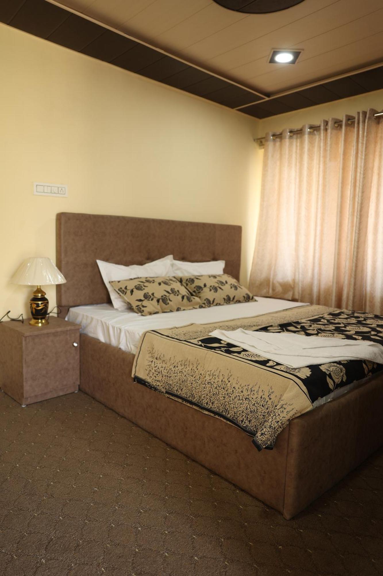 The Khayabaan - Luxurious Home Stay Away From Home Srinagar  Exterior photo