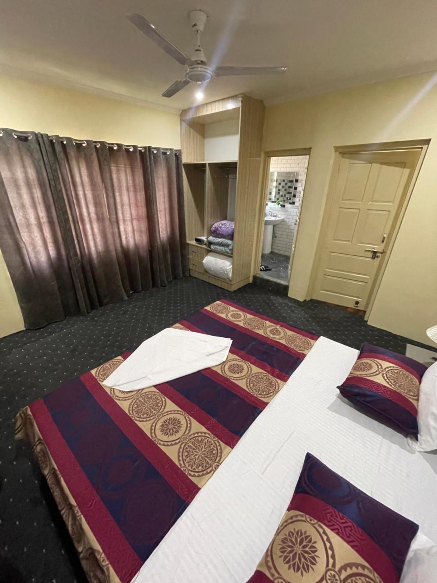The Khayabaan - Luxurious Home Stay Away From Home Srinagar  Exterior photo