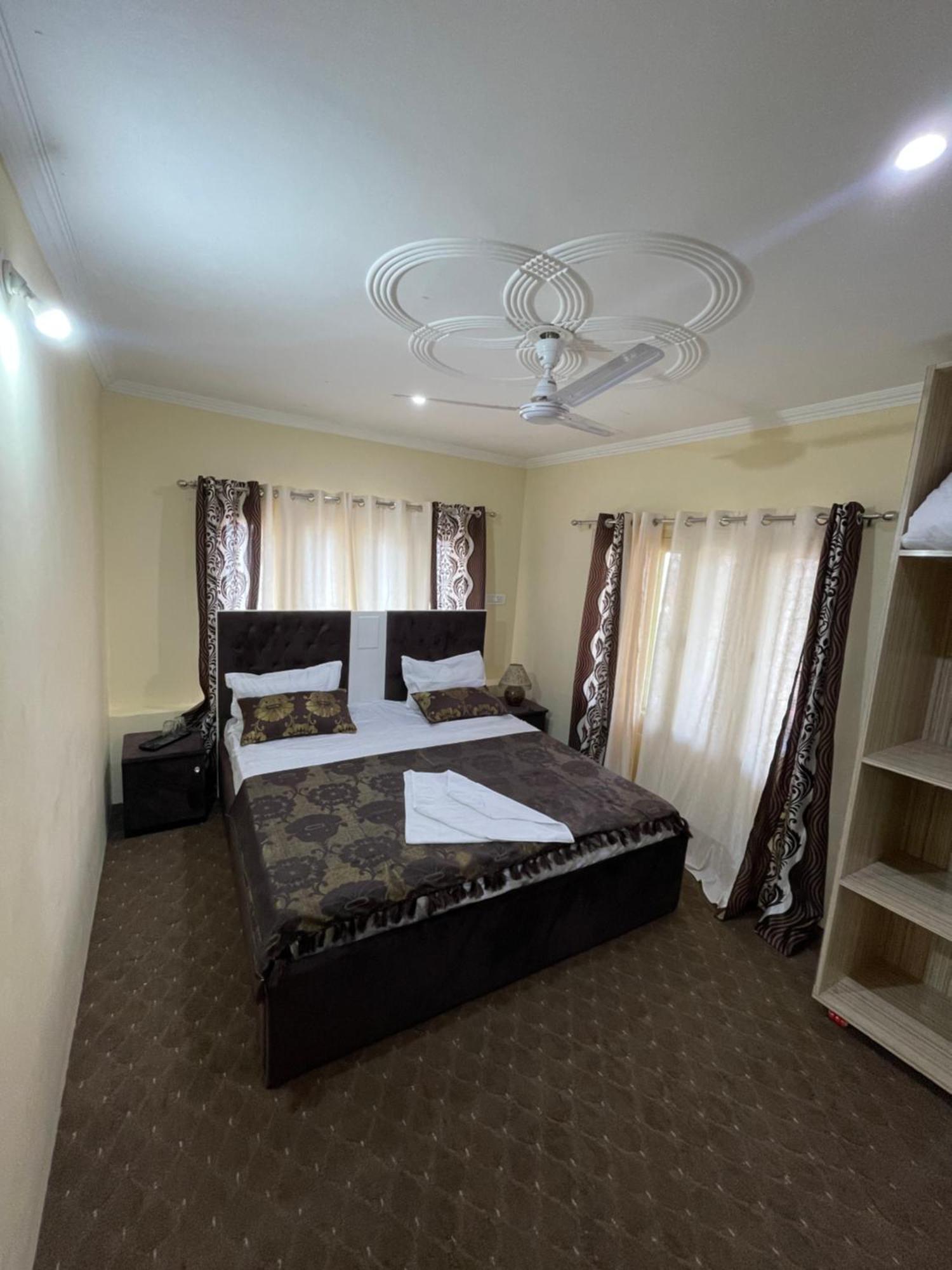 The Khayabaan - Luxurious Home Stay Away From Home Srinagar  Exterior photo