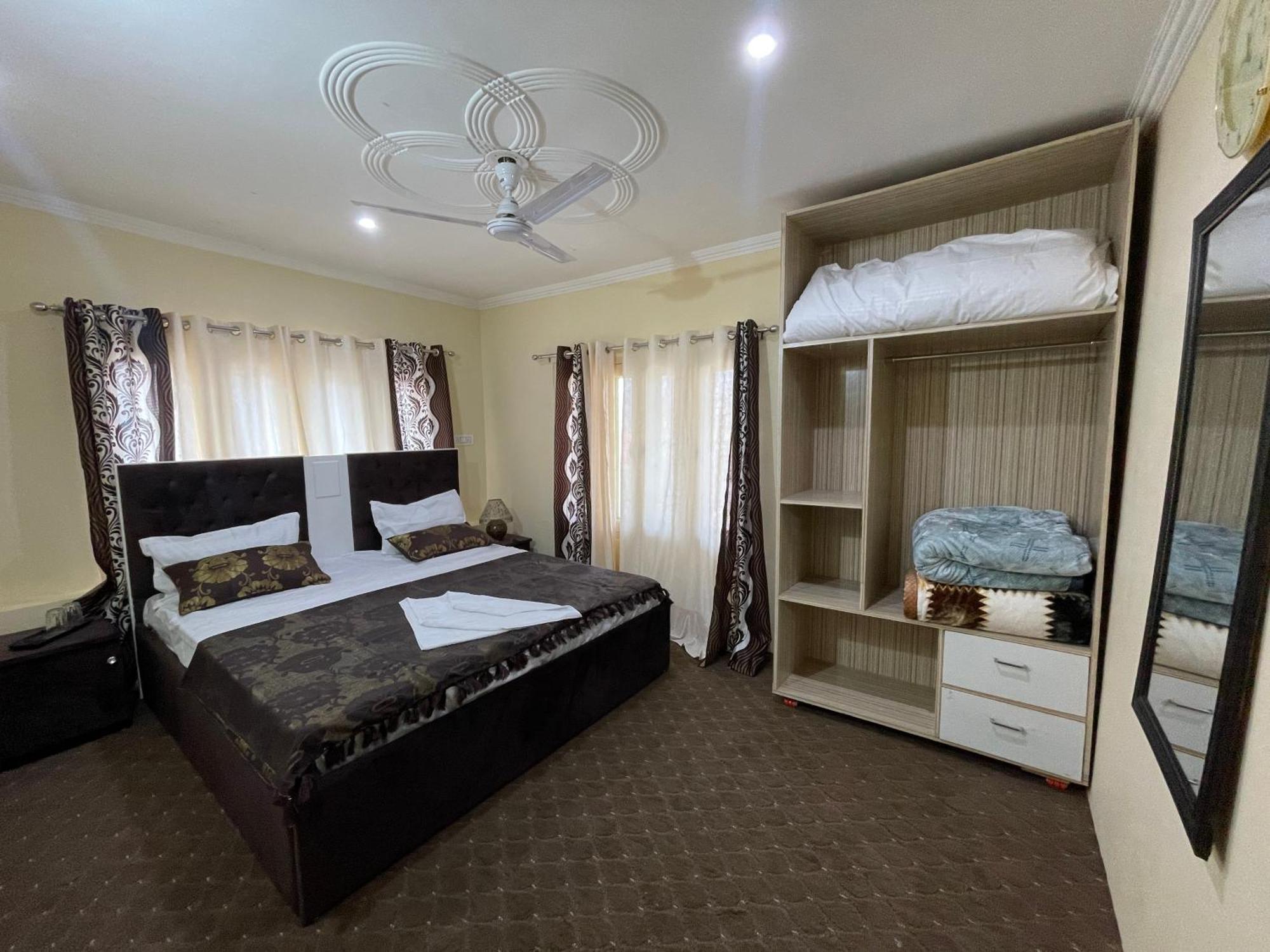 The Khayabaan - Luxurious Home Stay Away From Home Srinagar  Exterior photo
