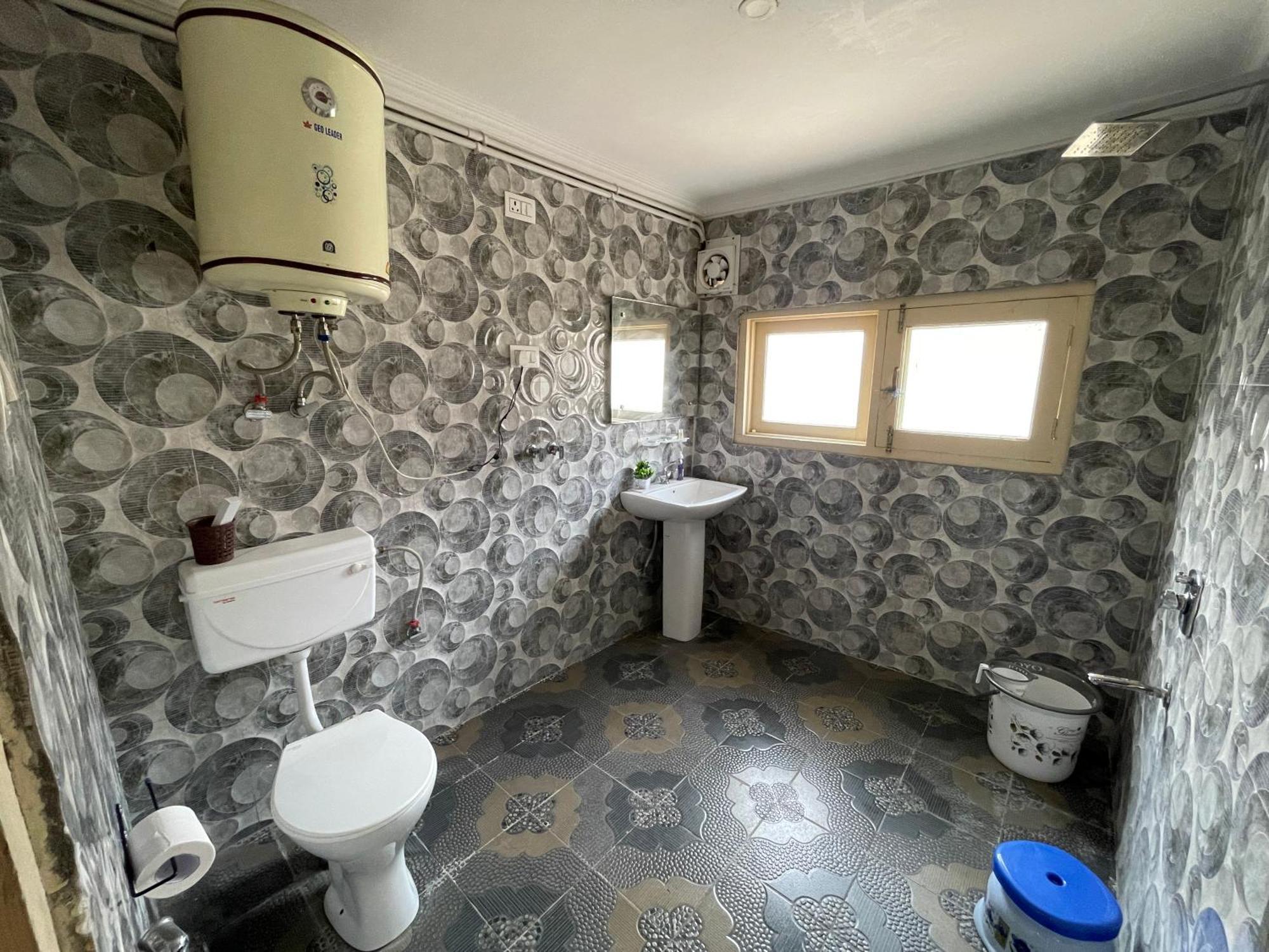 The Khayabaan - Luxurious Home Stay Away From Home Srinagar  Exterior photo