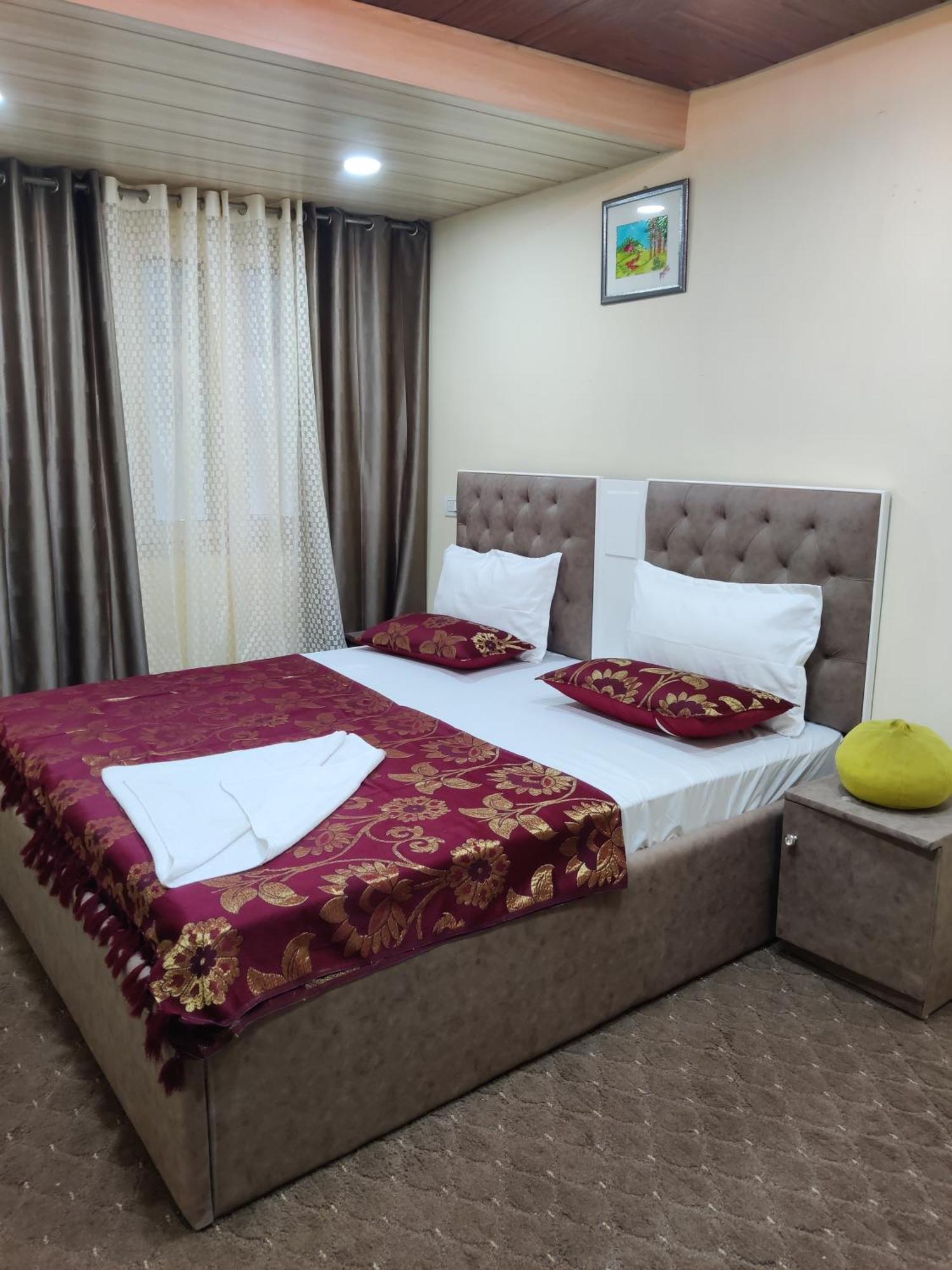 The Khayabaan - Luxurious Home Stay Away From Home Srinagar  Exterior photo