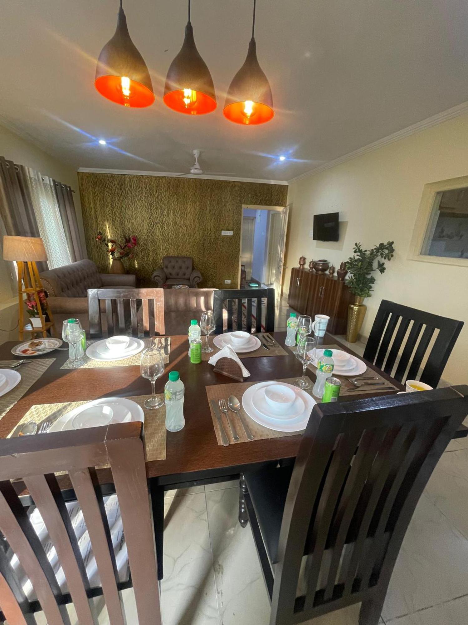 The Khayabaan - Luxurious Home Stay Away From Home Srinagar  Exterior photo