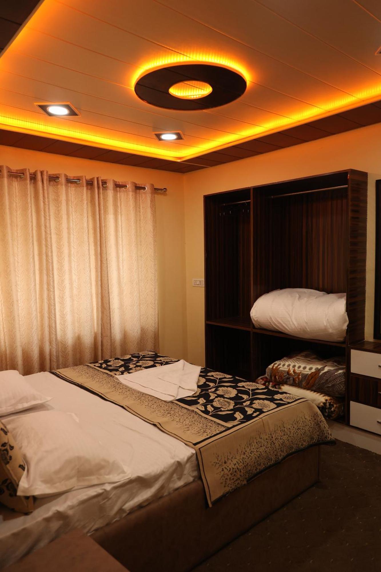 The Khayabaan - Luxurious Home Stay Away From Home Srinagar  Exterior photo