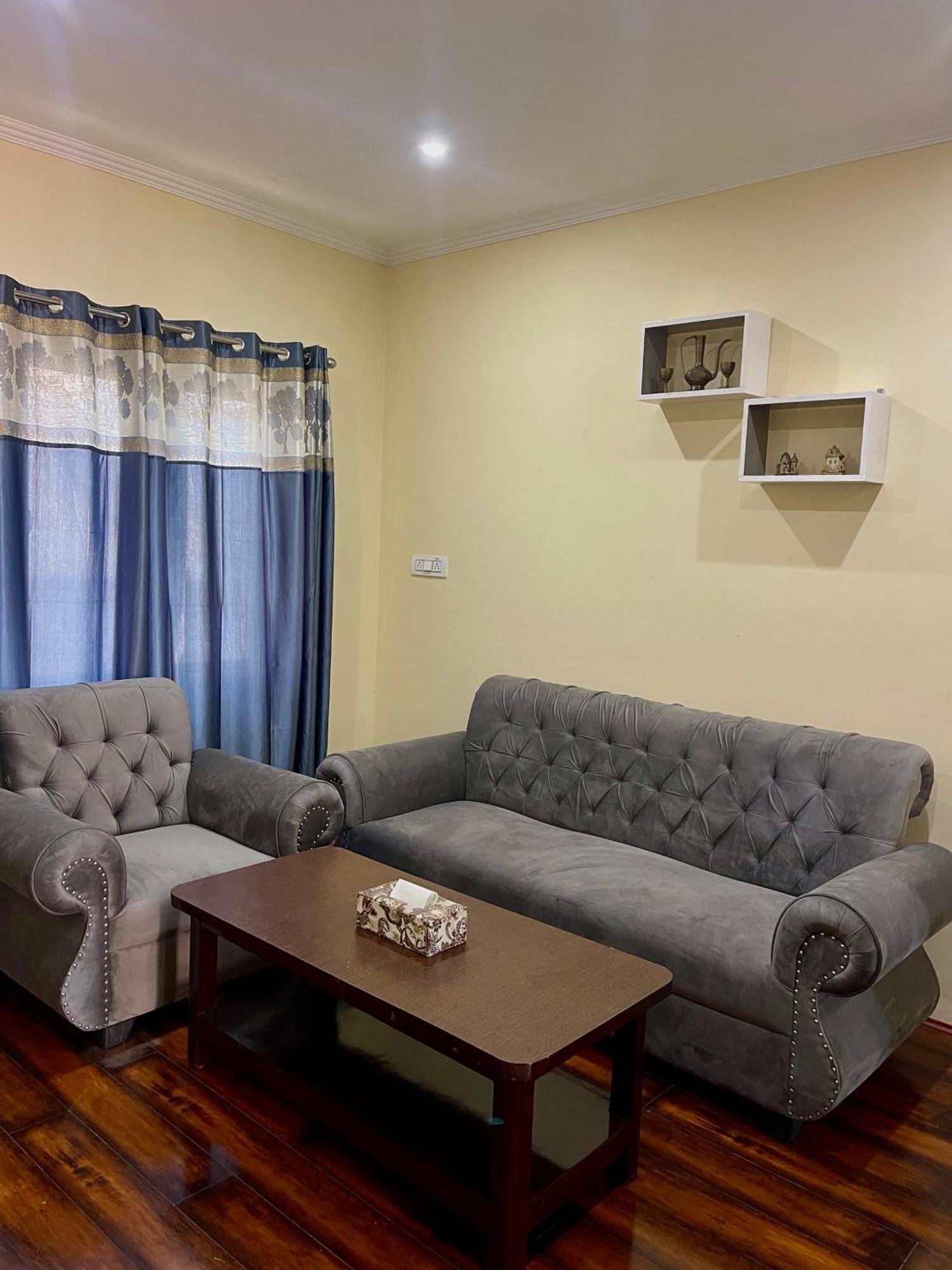 The Khayabaan - Luxurious Home Stay Away From Home Srinagar  Room photo